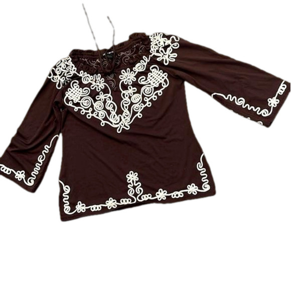 Lauren Michelle M stretch brown 3/4 sleeve appliqué top with  shimmery thread - Picture 1 of 12